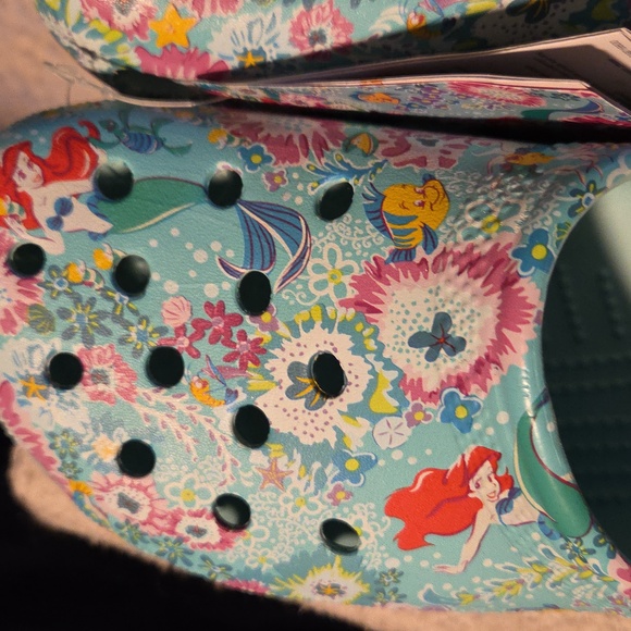 Vera Bradley Disney Little Mermaid floral Croc clogs Kids 5 Woman's 7 - Picture 7 of 7